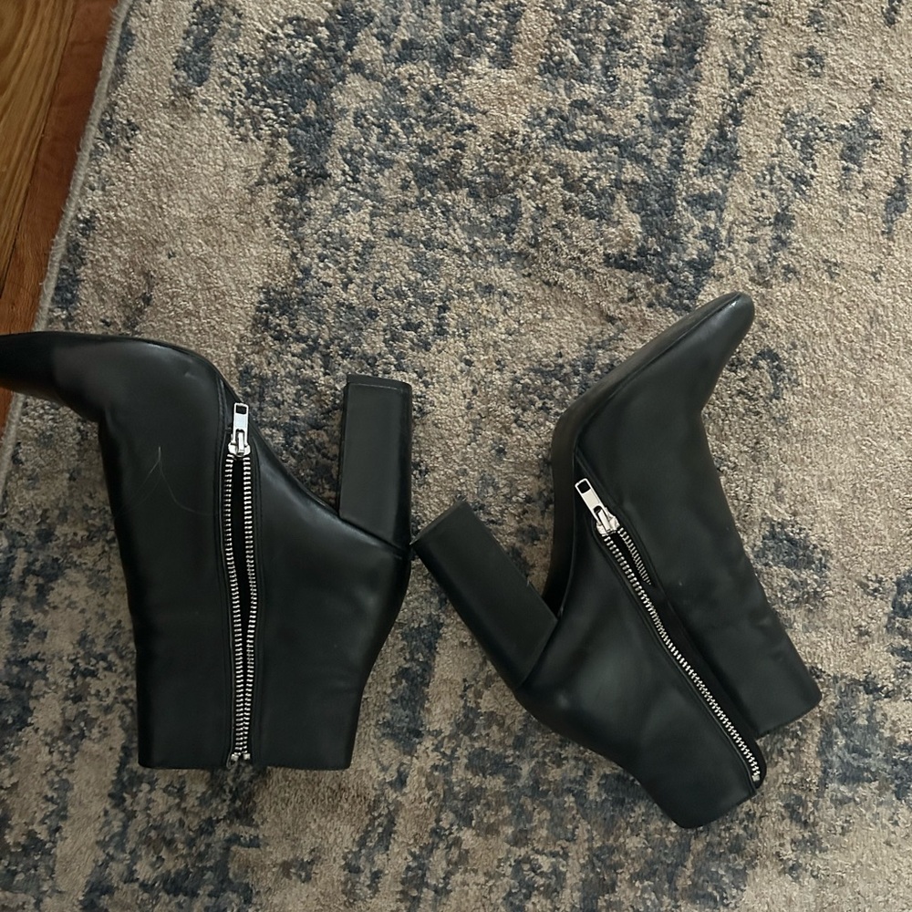 Steve Madden Black Ankle Booties with Zipper